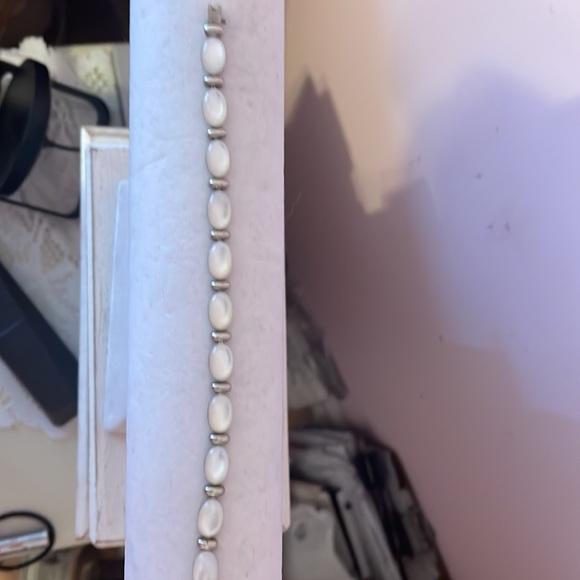 7.5 mother of Pearl bracelet - Picture 2 of 3